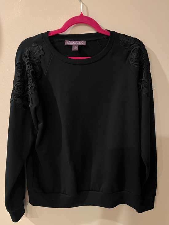 Gloria Vanderbilt Tops - Gloria Vanderbilt Black Floral-Appliqué Crewneck Sweatshirt